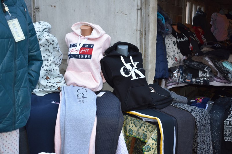 Иззеха голямо количество фалшиви стоки от Мерцедес на пазара в Димитровград