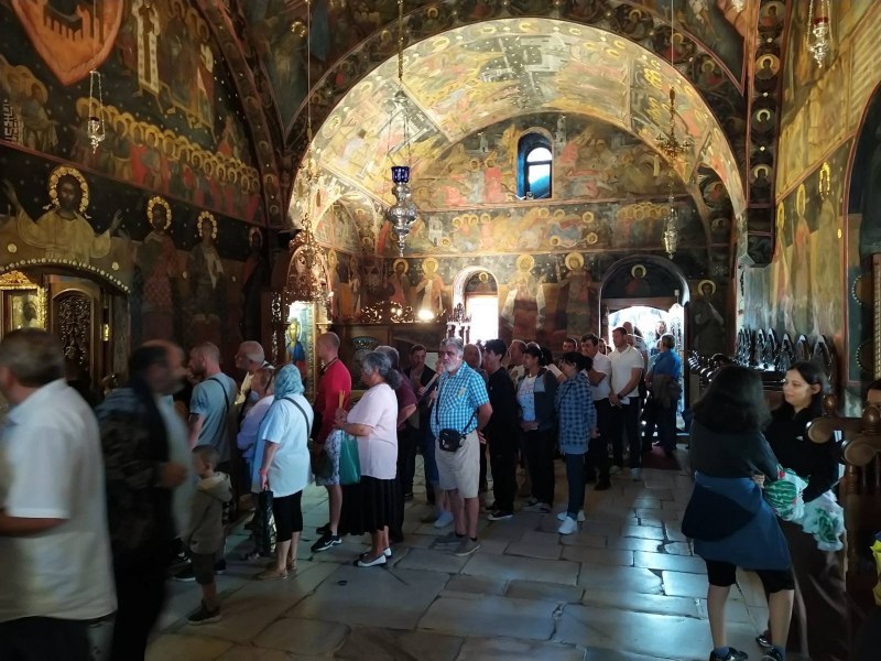 Стотици миряни се стекоха в Бачковския манастир на Успение Богородично