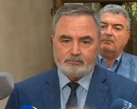 Намаляват карантината за COVID-19