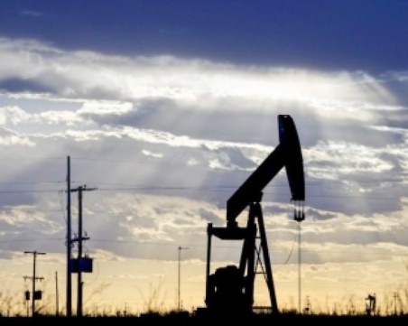 Цената на петрола падна под $95 за барел