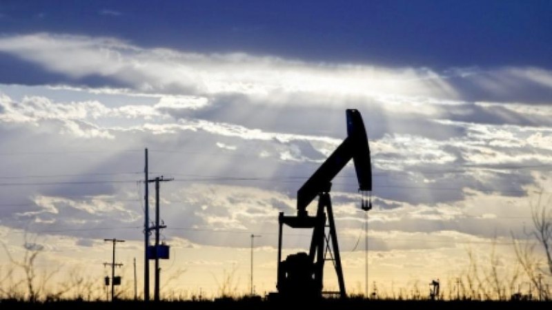 Цената на петрола падна под $95 за барел