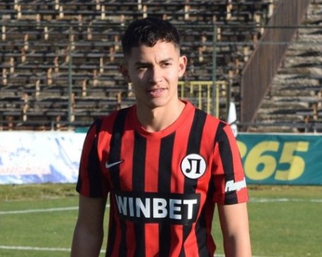 Играч на Локомотив с повиквателна за България U17