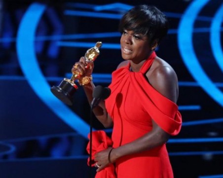 Вайола Дейвис влиза в 