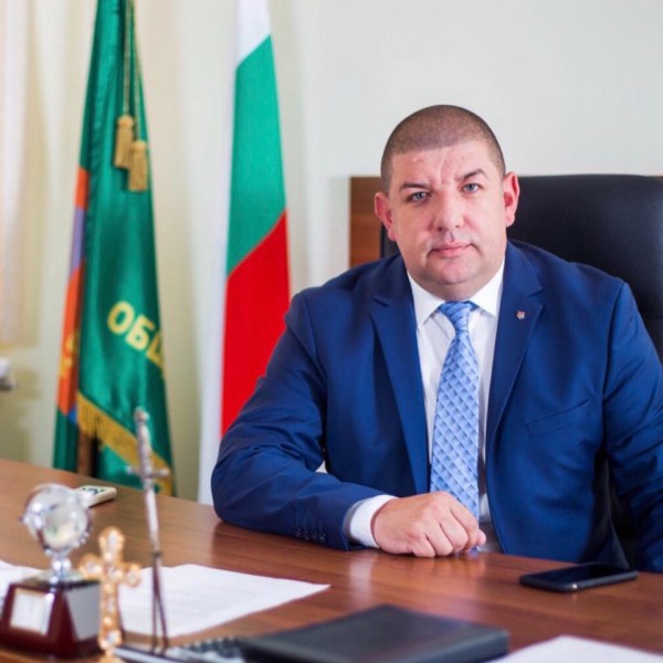 Кметът на Кричим Атанас Калчев забрани шумните тържества на открито Той