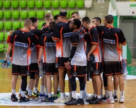 Академик се раздели с Робърт Георгиев