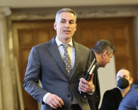 ПП още се чудят за коалиция с ДБ, социологията не била ясна