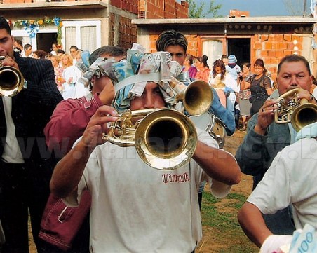 Шумов терор от ромската махала  изправи цяло  Куртово Конаре на нокти