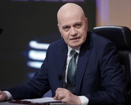 Слави: Контролните органи знаят колко пари и имущество имам, останалото ще е сеир