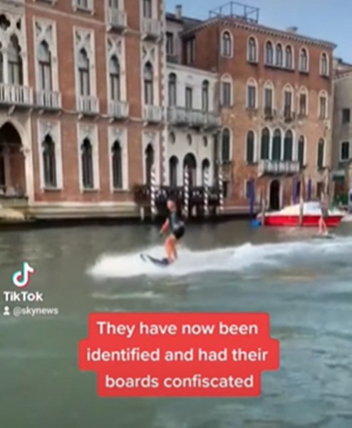 Солени глоби за сърфиране по Канал Гранде във Венеция