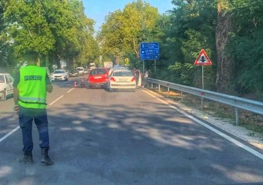 Катастрофа между две коли преди разклона за пловдивското село Цалапица блокира