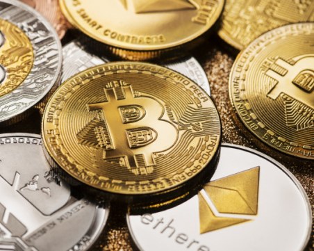 Криптопазарът свали биткойна под 22 000 долара