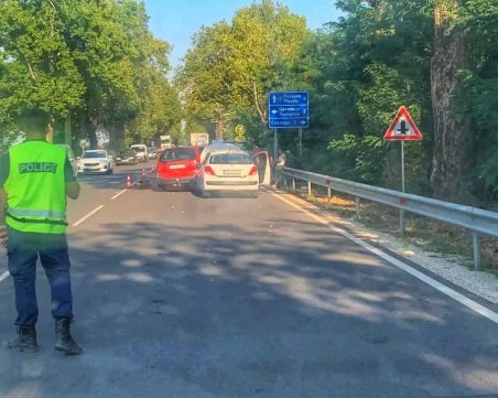 Поредна катастрофа край Пловдив, две коли се удариха преди разклона за Цалапица