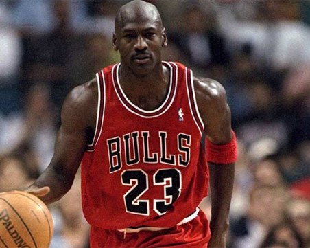 Продават на търг фланелка на Майкъл Джордън, очакваната цена е близо 5млн. долара