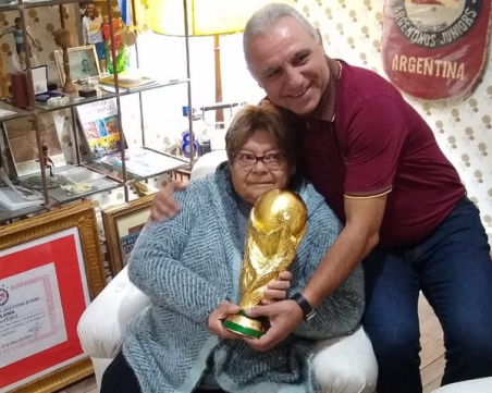 Стоичков показа дома на Марадона