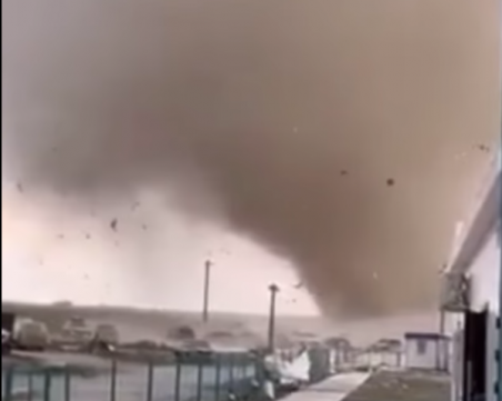 Зрелищно природно явление се разрази в Черно море край Крим