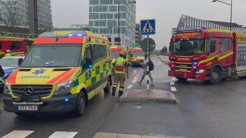 Двама души са ранени след стрелба в мол в Швеция