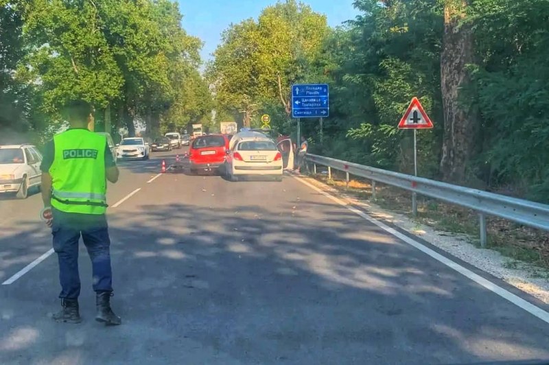 Поредна катастрофа край Пловдив, две коли се удариха преди разклона за Цалапица