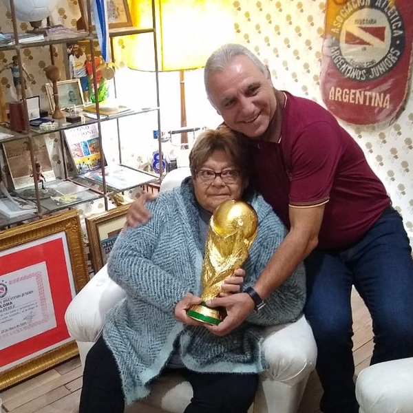 Христо Стоичков посети дома на Диего Марадона. Той беше посрещнат