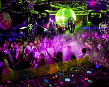 Хванаха 50 непълнолетни в дискотека в Благоевград