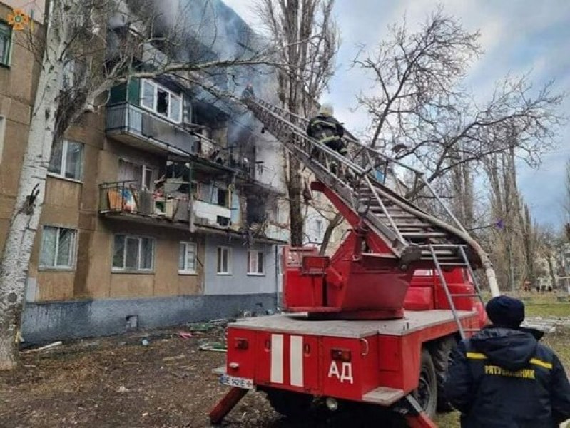 Руска ракета удари днес жилищен район в южен украински град,