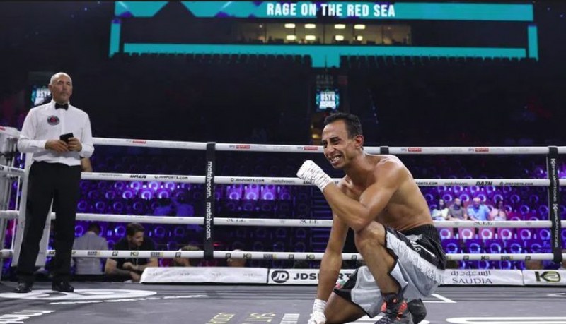 Българският боксьор Трайчо Георгиев победи по точки ютубсензацията Money Kicks