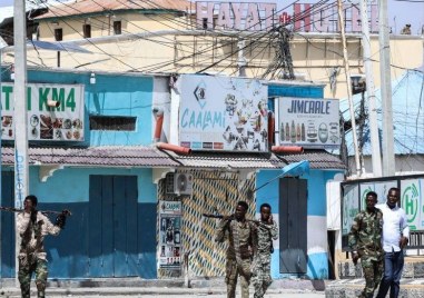 Най малко 12 души бяха убити в сомалийската столица Могадишу