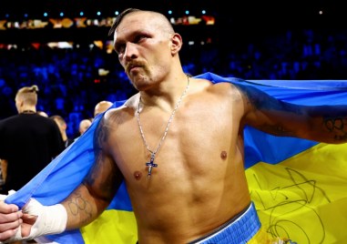 Олександър Усик защити титлите си в тежка категория на WBA