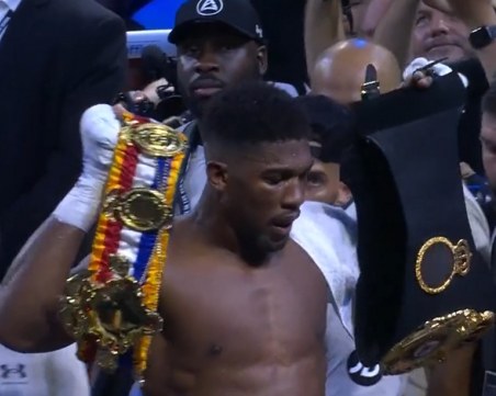 Джошуа полудя след загубата, хвърли поясите на Усик