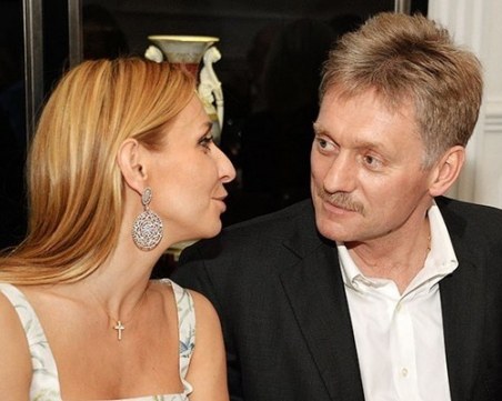 Напук на санкциите: жената на говорителя на Кремъл троши чинии на купон в Гърция