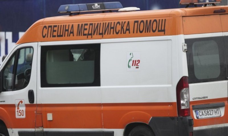 Бус с мигранти катастрофира край Годеч, има загинал