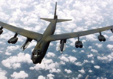 Два бомбардировача В 52 на американските военновъздушни сили ще прелетят над