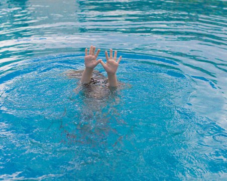 Разследват инцидент с 5-годишно дете в аквапарк в Кърджали