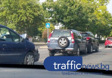 Три коли катастрофираха на бул Санкт Петербург в Пловдив Сблъсъкът