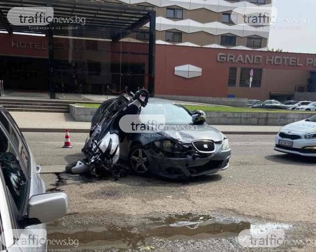 Тежка катастрофа пред Новотела, сеат отне предимство на мотоциклетист