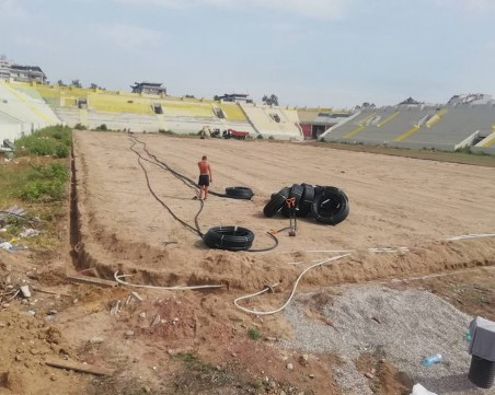 Започна разпъването на тръбите за поливната система на 