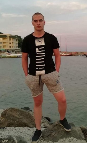 21-годишен млад мъж е в неизвестност от снощи. За това