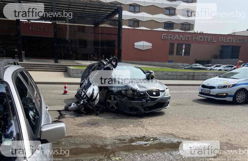 Тежка катастрофа пред Новотела, сеат отне предимство на мотоциклетист