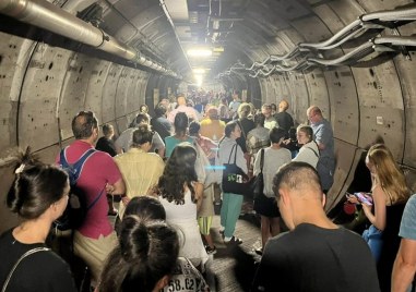 Десетки пътници останаха  блокирани с часове в тунела под Ламанша