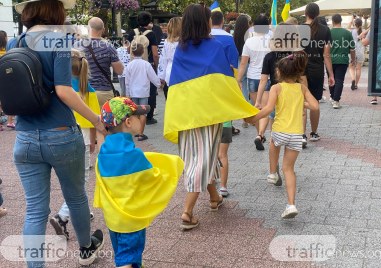 Стотици мирни граждани украинци и съпричастни българи отбелязаха с шествие
