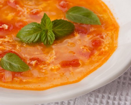 Пригответе си домашна доматена супа с яйце в няколко лесни стъпки