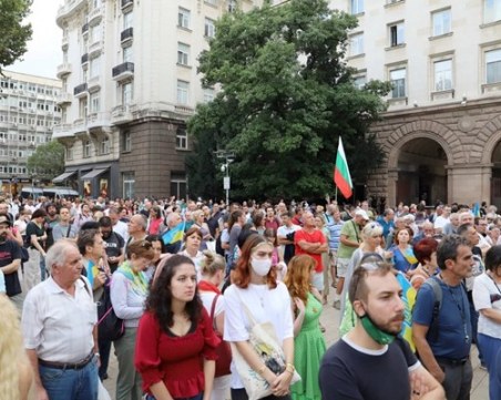 Протестиращи под наслов #ГАZwithme пак се събраха пред президентството
