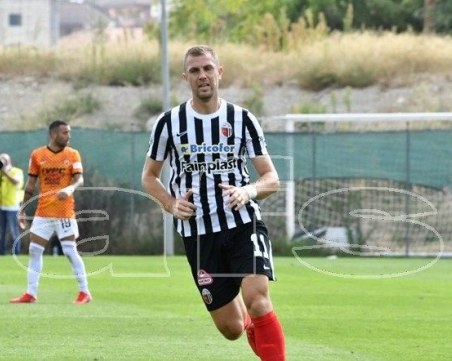 Славия иска бивш нападател на Ботев