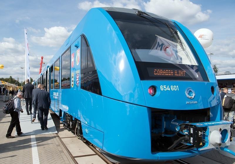 Зелен транспорт: Германия пусна в движение първите в света влакове на водород