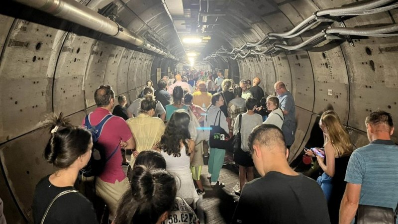 Пътници останаха блокирани часове в тунела под Ламанша