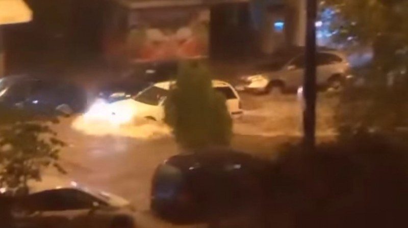 Силна буря и в Стара Загора, нанесени са щети