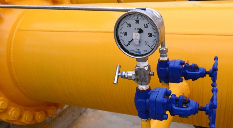 Цените на природния газ в Европа скочиха над 300 евро
