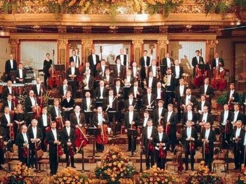 Виенският симфоничен оркестър със солист Марио Хосен и диригент Найден