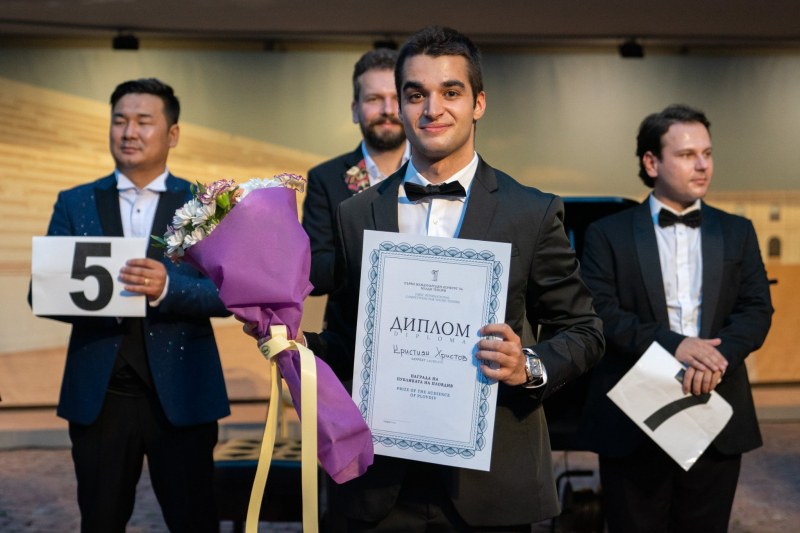 22-годишният Kристиян Христов с приза на публиката в Пловдив на конкурса 
