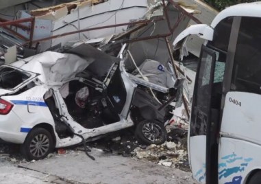 Няма пострадали мигранти при инцидента с автобус в Бургас при