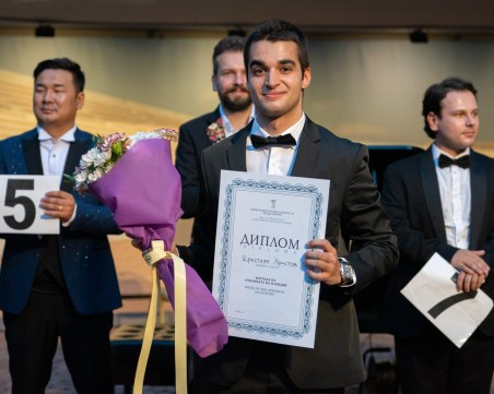 22-годишният Kристиян Христов с приза на публиката в Пловдив на конкурса 